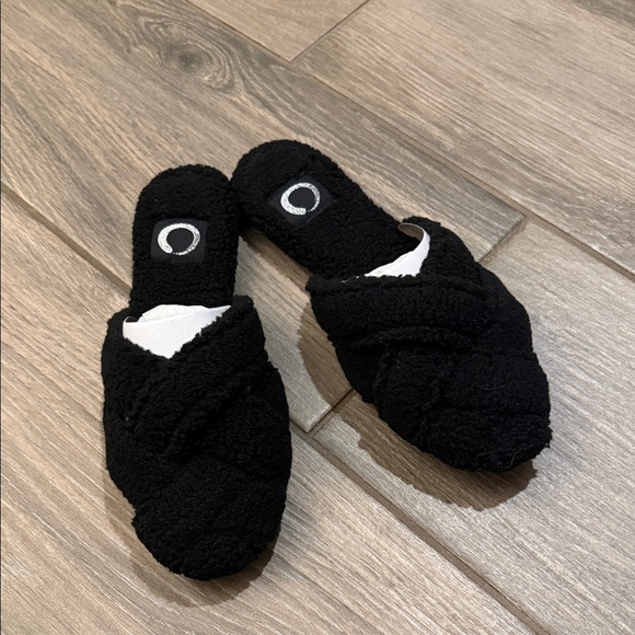 Journee Collection Sereena Black Fuzzy Slippers Sz 8 - Picture 4 of 9